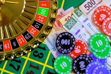 French Roulette table layout on mobile phone showing betting areas and live dealer wheel